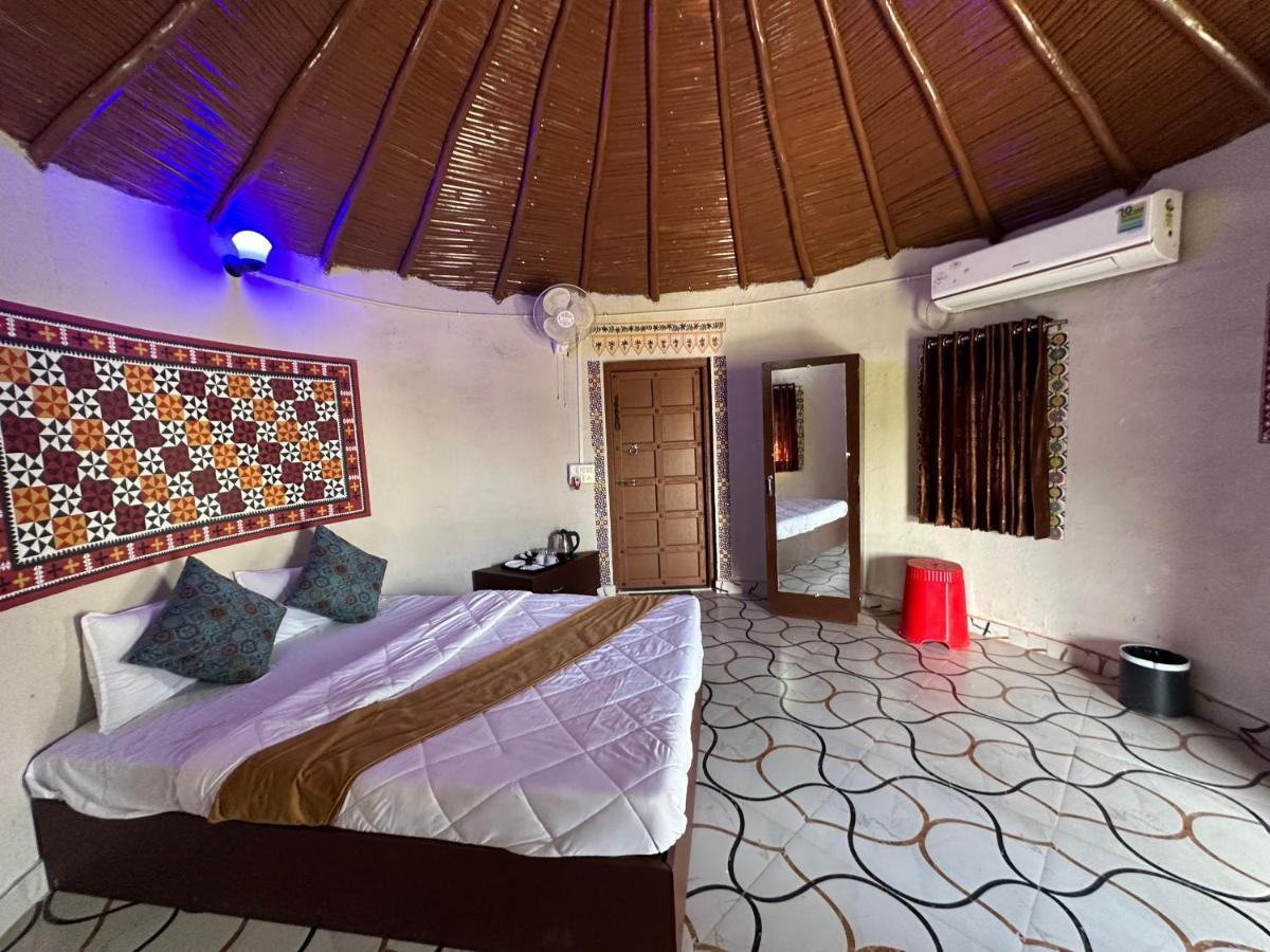 Modhera Sunrise Resort - Tents Bhungas Jungle Restaurants & Candlelight Dining Kalri Exterior photo